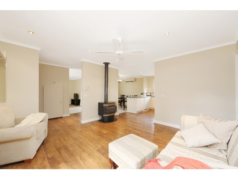 13 Corhanwarrabul Close, Rowville VIC 3178