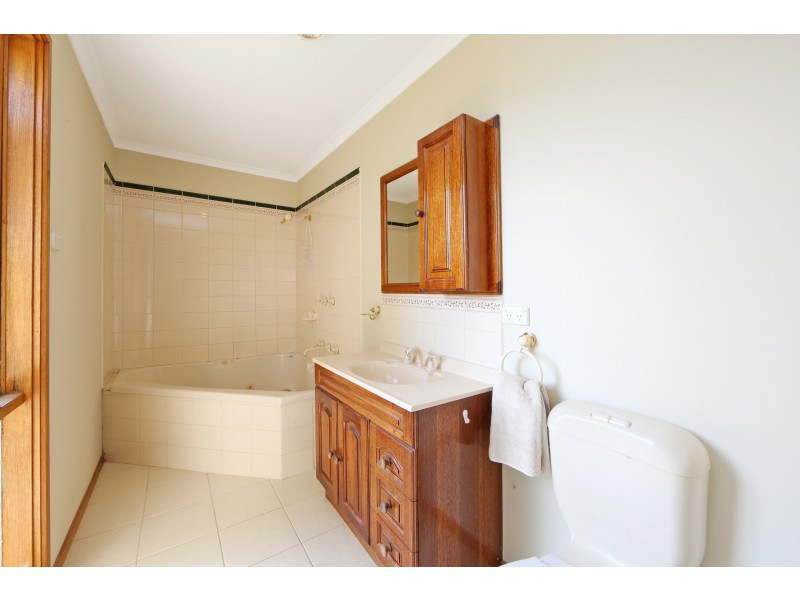 13 Corhanwarrabul Close, Rowville VIC 3178