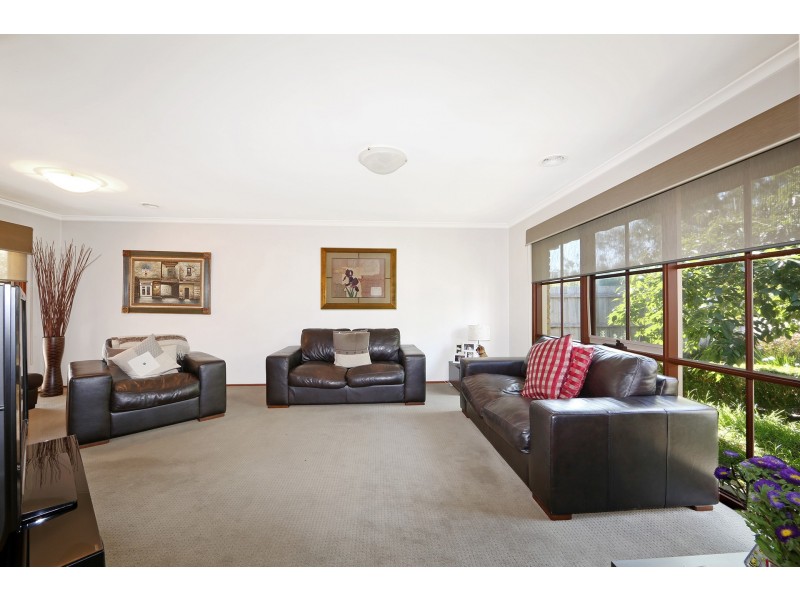 2 McIntyre Close, Ferntree Gully VIC 3156