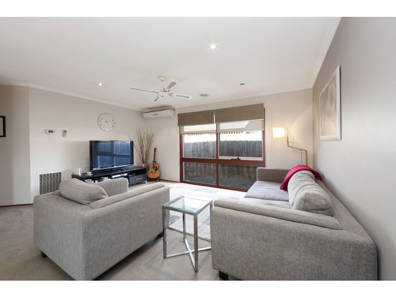 2 McIntyre Close, Ferntree Gully VIC 3156