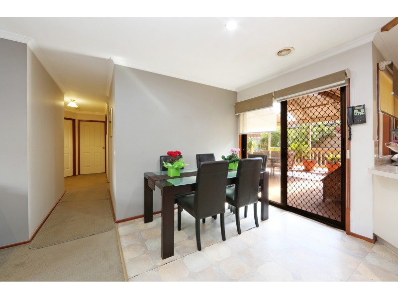 2 McIntyre Close, Ferntree Gully VIC 3156