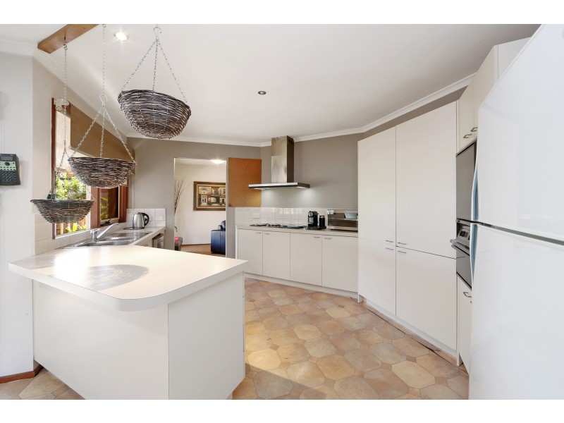 2 McIntyre Close, Ferntree Gully VIC 3156