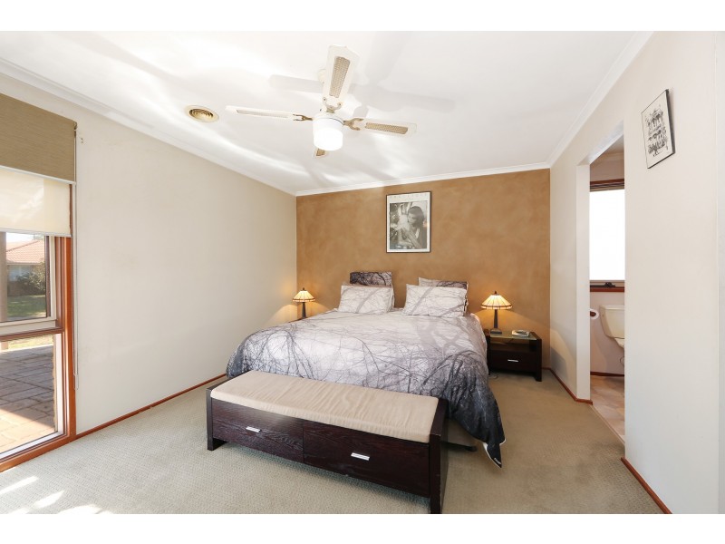 2 McIntyre Close, Ferntree Gully VIC 3156