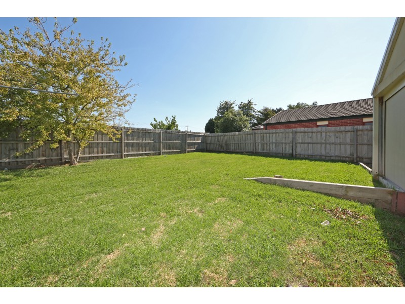 2 McIntyre Close, Ferntree Gully VIC 3156