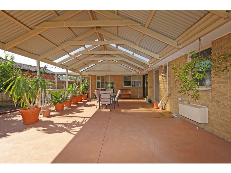 2 McIntyre Close, Ferntree Gully VIC 3156