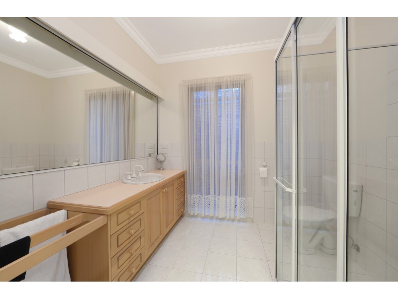 13 Shearer Drive, Rowville VIC 3178