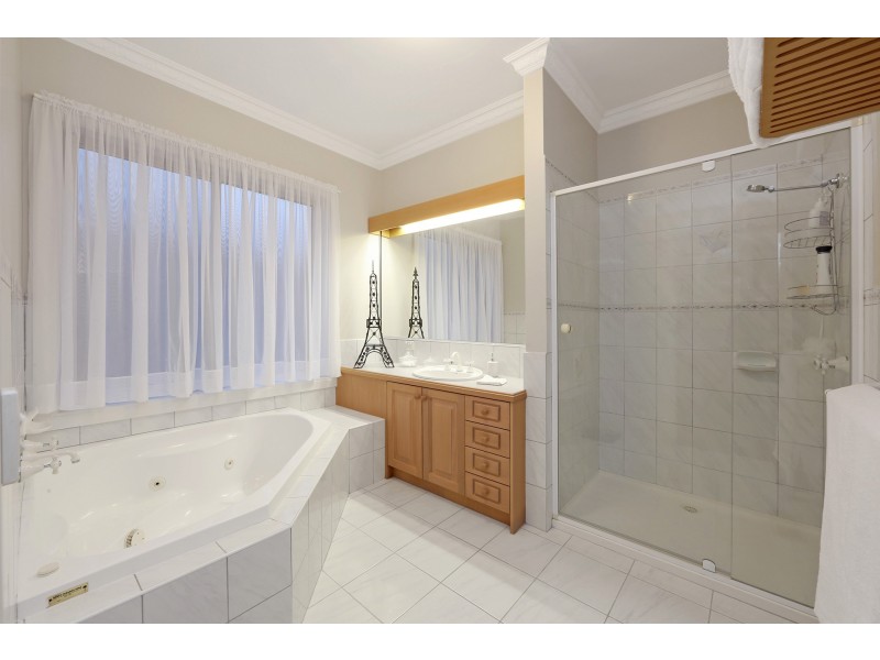 13 Shearer Drive, Rowville VIC 3178