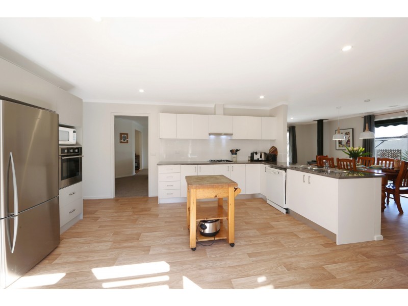 15 Jindabyne Court, Lysterfield VIC 3156