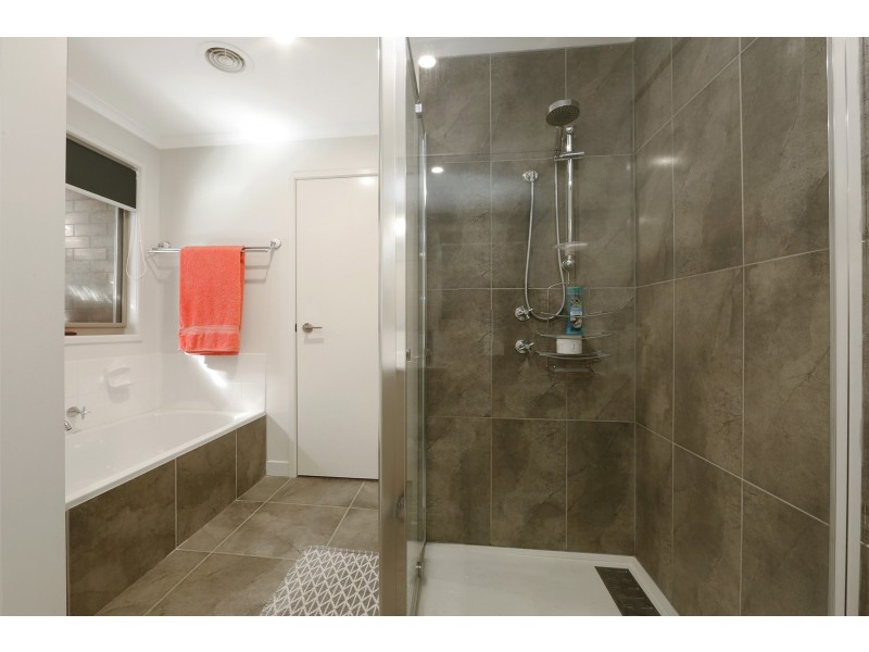 15 Jindabyne Court, Lysterfield VIC 3156