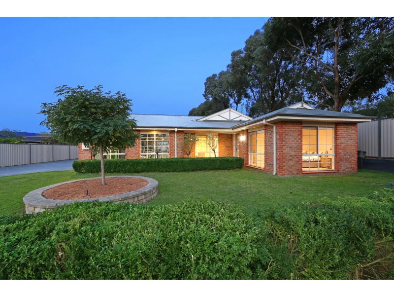 2 Wyandra Way, Rowville VIC 3178