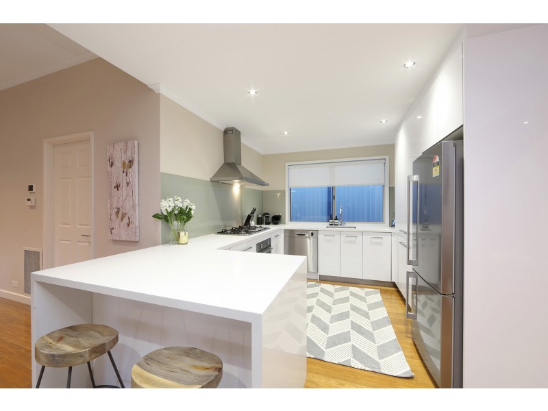 2 Wyandra Way, Rowville VIC 3178