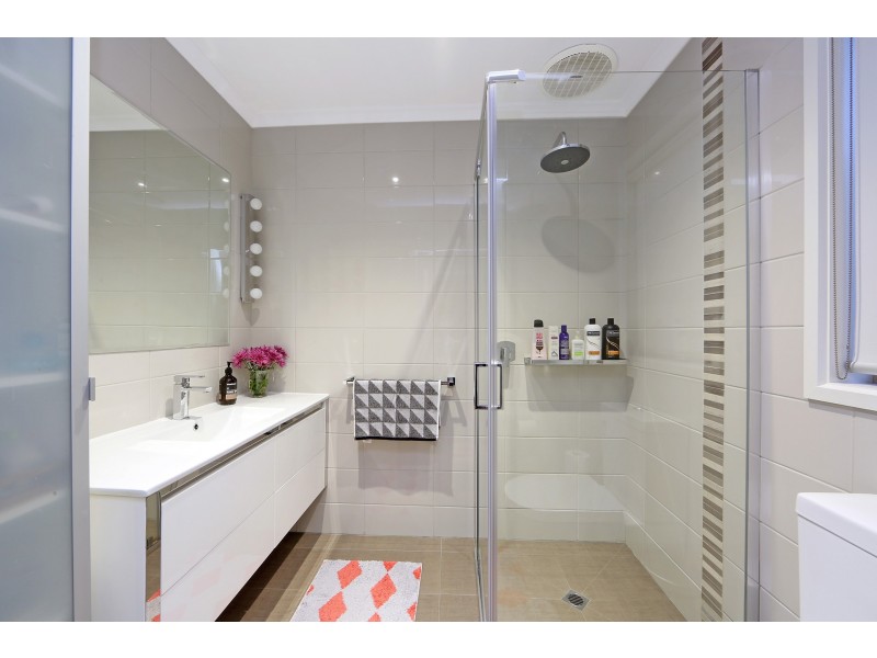 2 Wyandra Way, Rowville VIC 3178