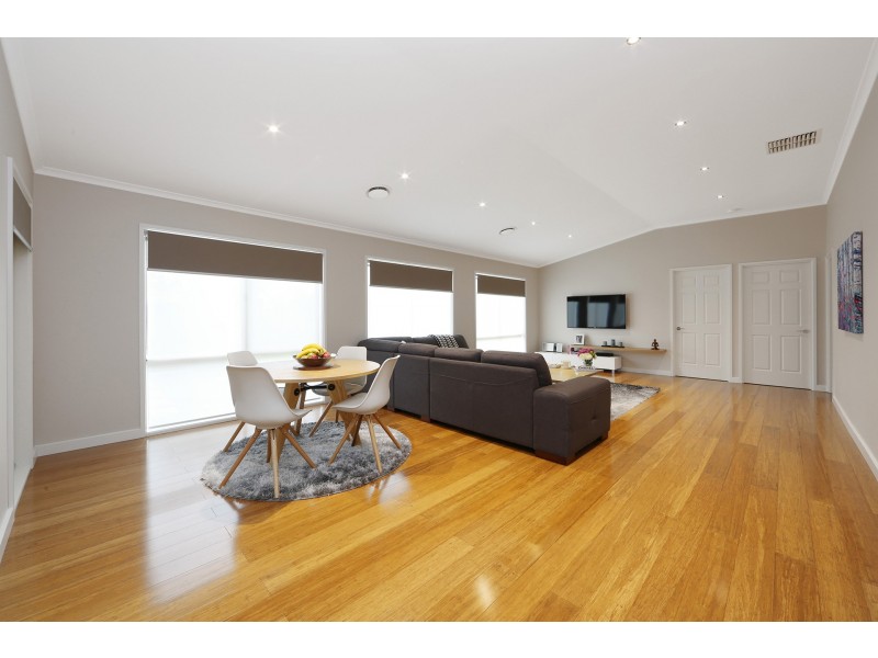 2 Wyandra Way, Rowville VIC 3178