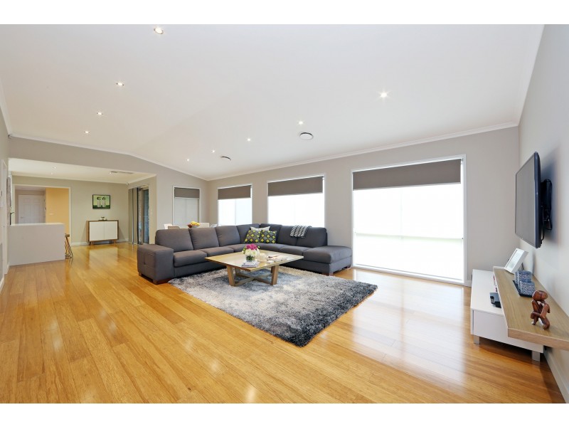 2 Wyandra Way, Rowville VIC 3178