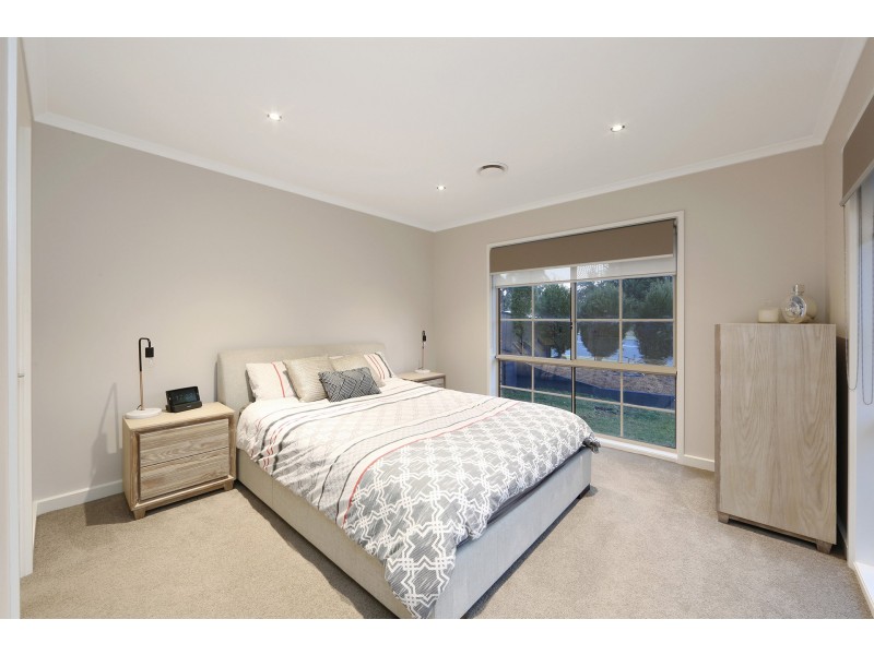 2 Wyandra Way, Rowville VIC 3178