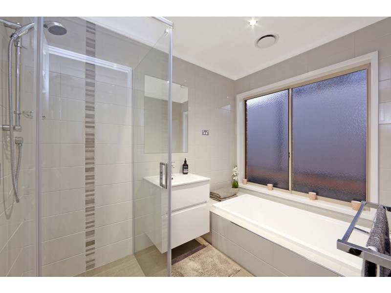 2 Wyandra Way, Rowville VIC 3178