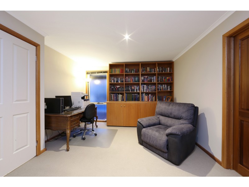 178 Waradgery Drive, Rowville VIC 3178