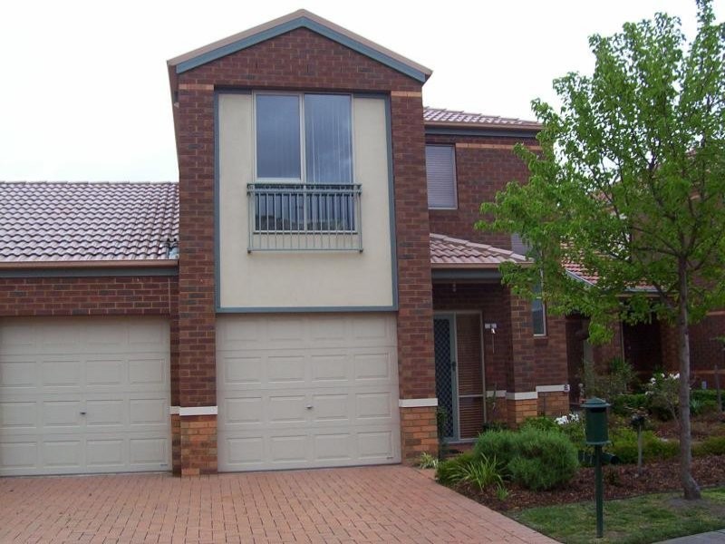 17 St Laurent Rise, Knoxfield VIC 3180