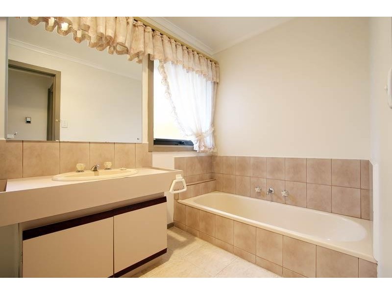 24 Superior Avenue, Rowville VIC 3178