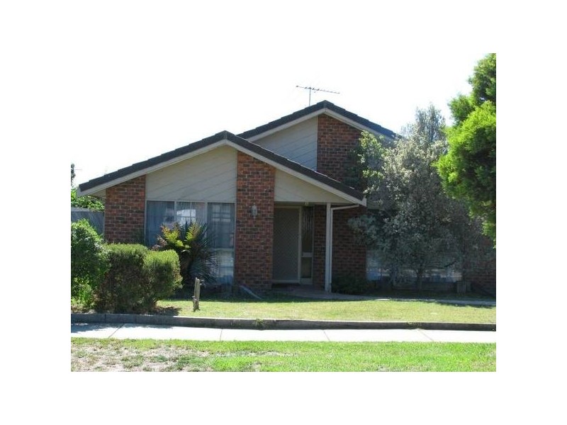 55 Lawless Drive, Cranbourne North VIC 3977