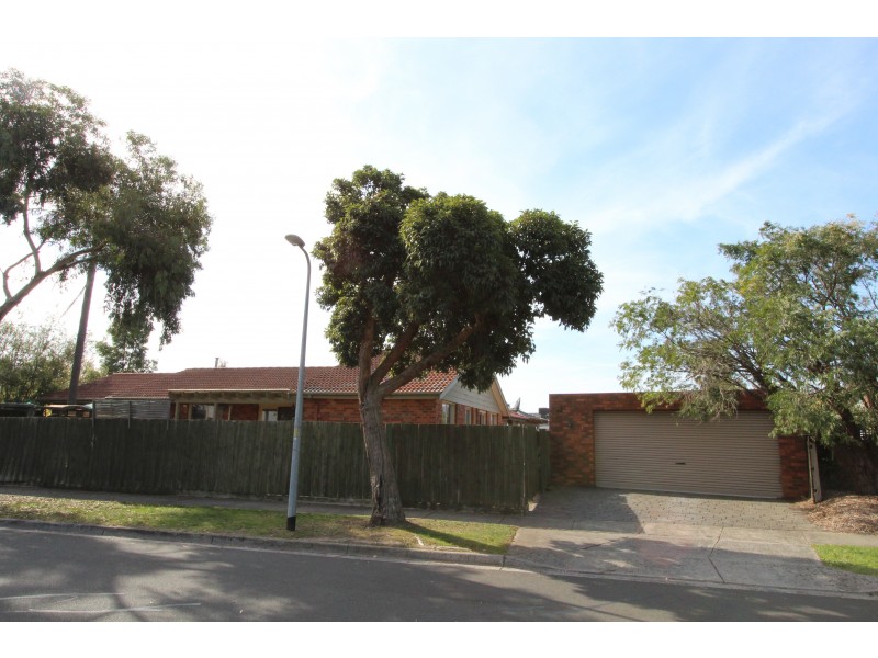 126 Dandelion Drive, Rowville VIC 3178