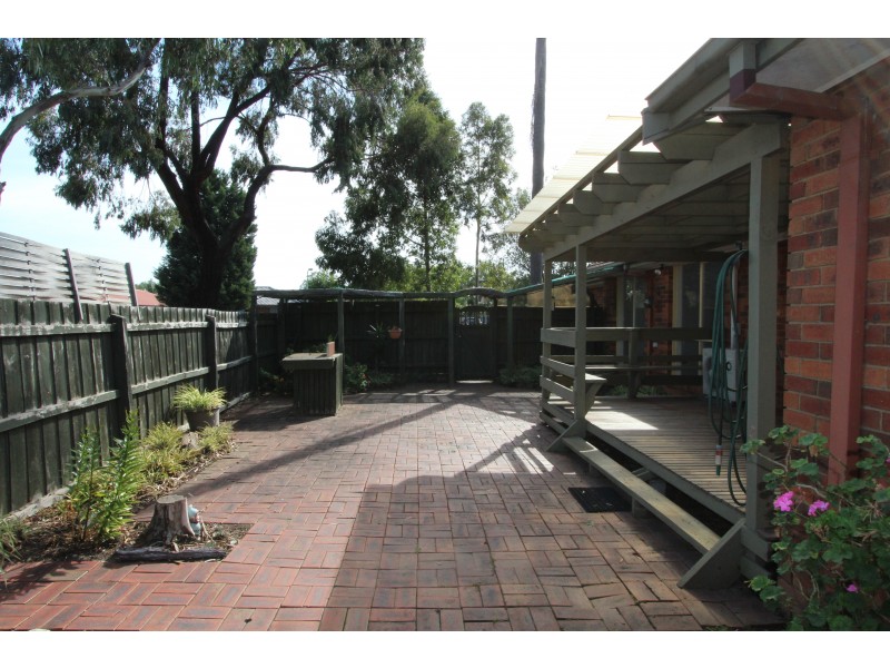 126 Dandelion Drive, Rowville VIC 3178