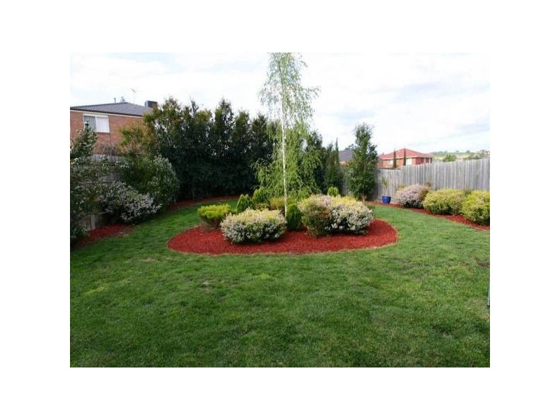 8 Sovereign Manors Crescent, Rowville VIC 3178