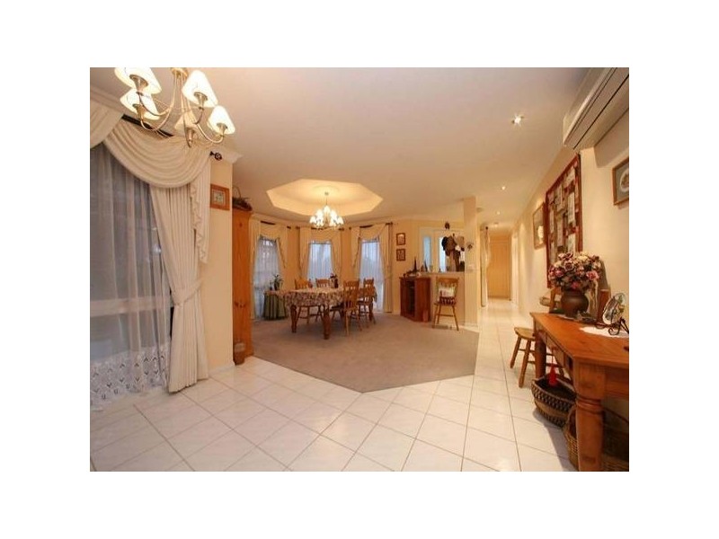 73 Quail Way, Rowville VIC 3178