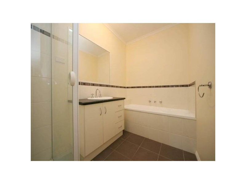 2/4 Lambourne Avenue, Rowville VIC 3178