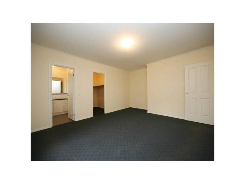 2/4 Lambourne Avenue, Rowville VIC 3178