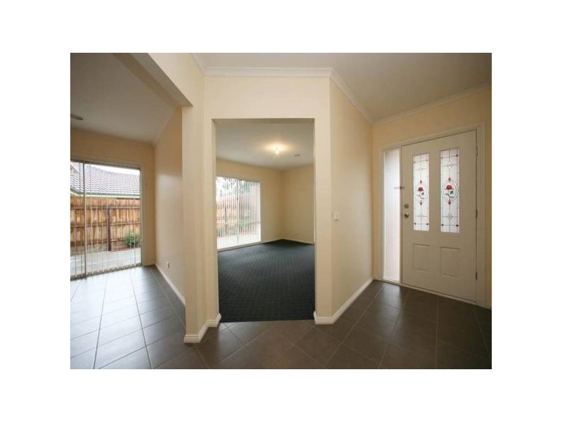 2/4 Lambourne Avenue, Rowville VIC 3178