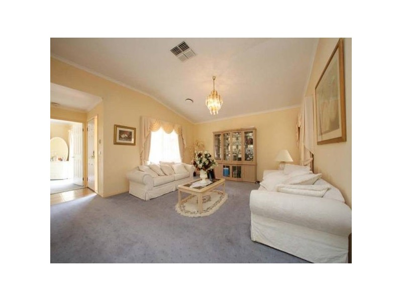 2 Wyandra Way, Rowville VIC 3178