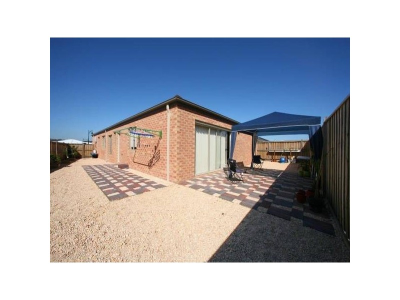 2 Sanctuary Crescent, Rowville VIC 3178