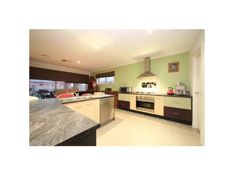 21 Paringa Drive, Ferntree Gully VIC 3156