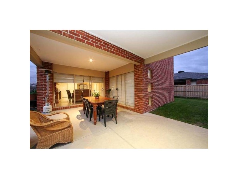 21 Paringa Drive, Ferntree Gully VIC 3156
