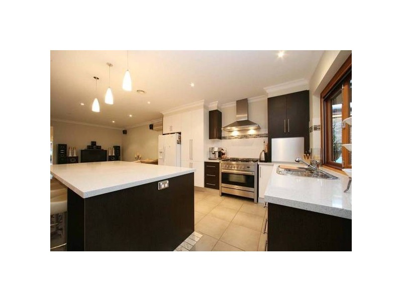 16 Tara Close, Rowville VIC 3178