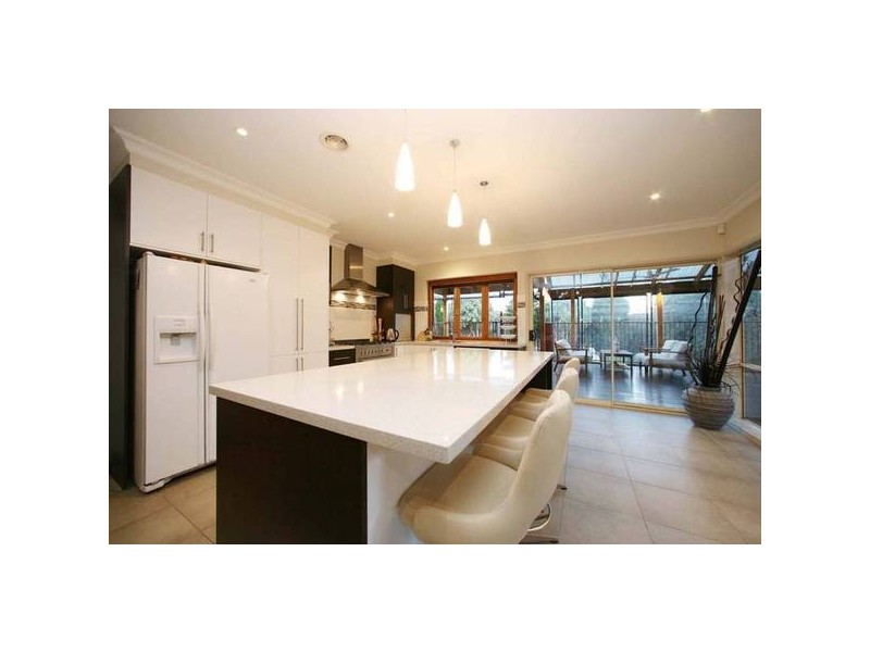 16 Tara Close, Rowville VIC 3178