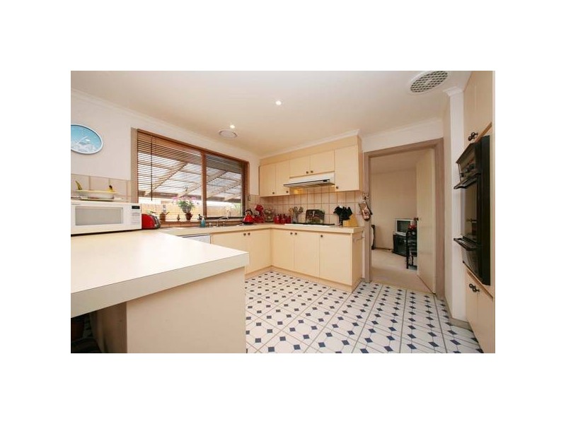 13 Laanecoorie Drive, Lysterfield VIC 3156