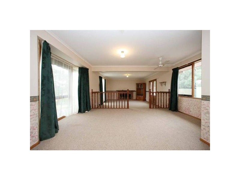 2 Bellfield Drive, Lysterfield VIC 3156