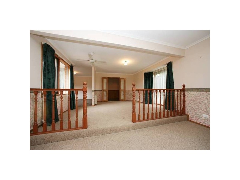 2 Bellfield Drive, Lysterfield VIC 3156