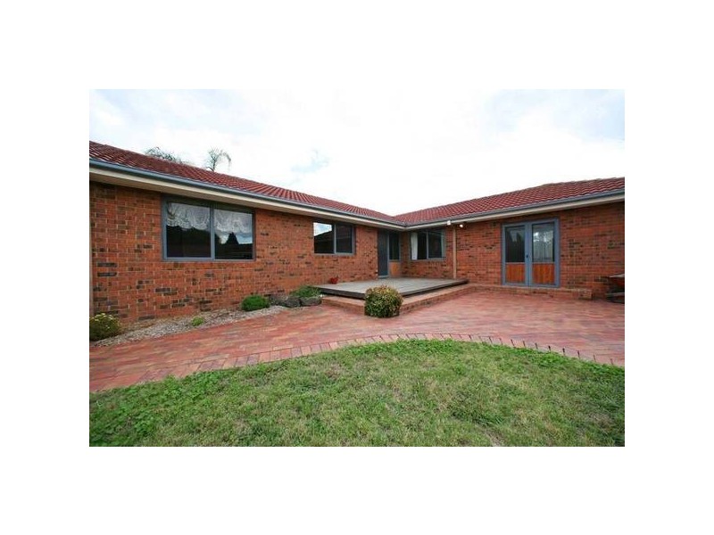 2 Bellfield Drive, Lysterfield VIC 3156