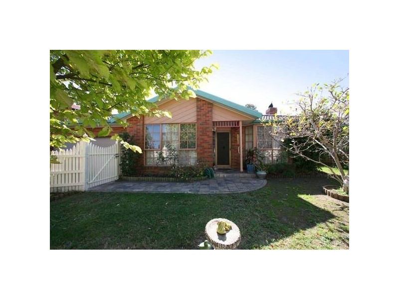 6 Bernard Hamilton Way, Rowville VIC 3178