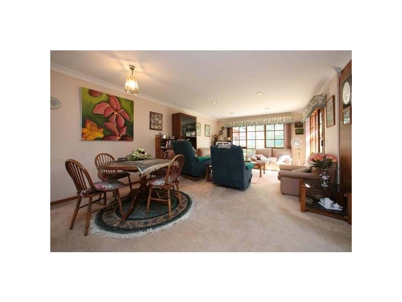 6 Bernard Hamilton Way, Rowville VIC 3178