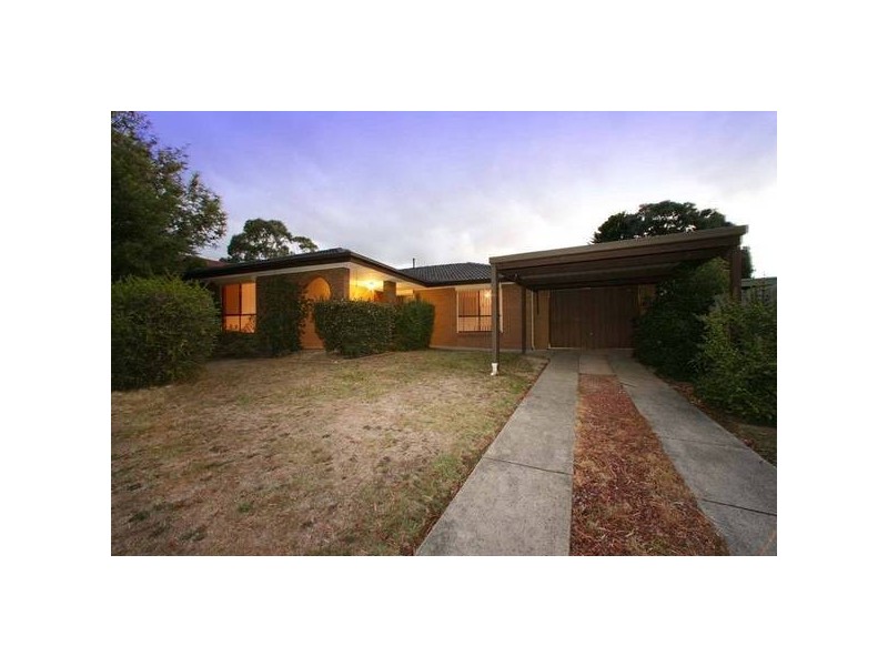 17 Malmsbury Crescent, Rowville VIC 3178