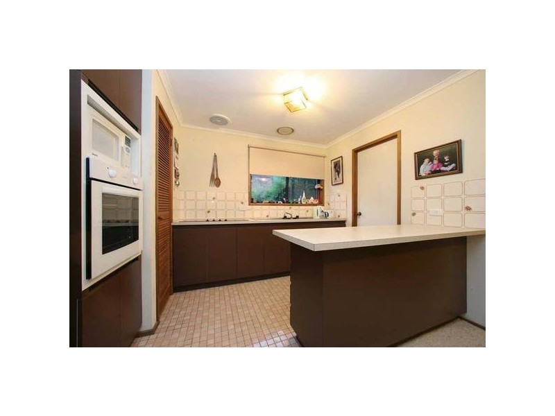 17 Malmsbury Crescent, Rowville VIC 3178