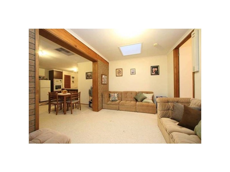 17 Malmsbury Crescent, Rowville VIC 3178