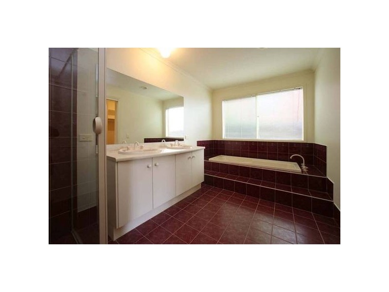 38 Kilcunda Drive, Rowville VIC 3178