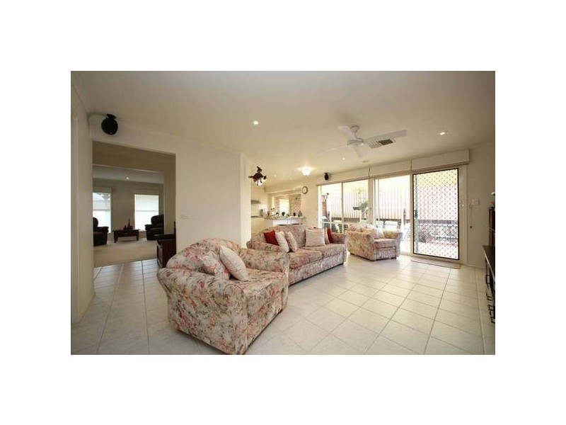 5 Lucy Hill Rise, Rowville VIC 3178