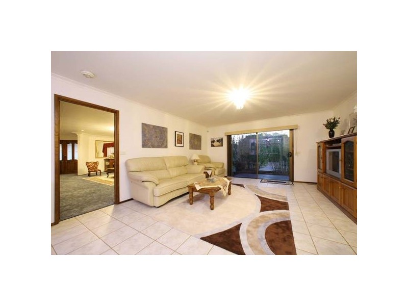 1 Yvette Drive, Rowville VIC 3178