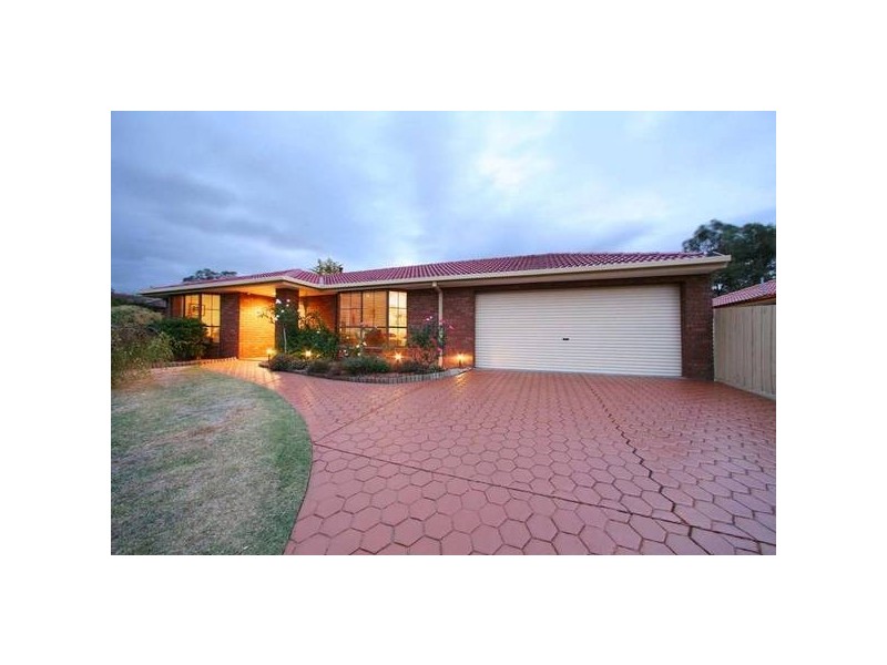 11 Moss Court, Rowville VIC 3178